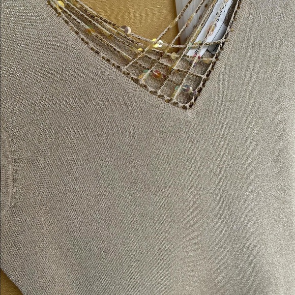 Golden Sleeveless Top - Picture 7 of 7